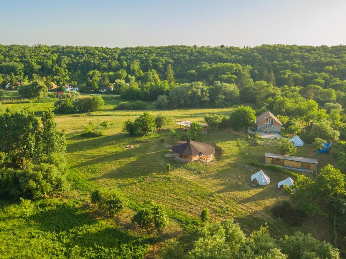 Szellős Rét Camping Balvanyos Exterior foto